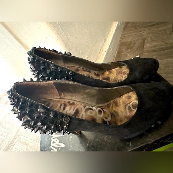 Sam Edelman Black Suede S-Roza Studded Pumps Size 7.5 READ DESCRIPTION - Picture 5 of 15